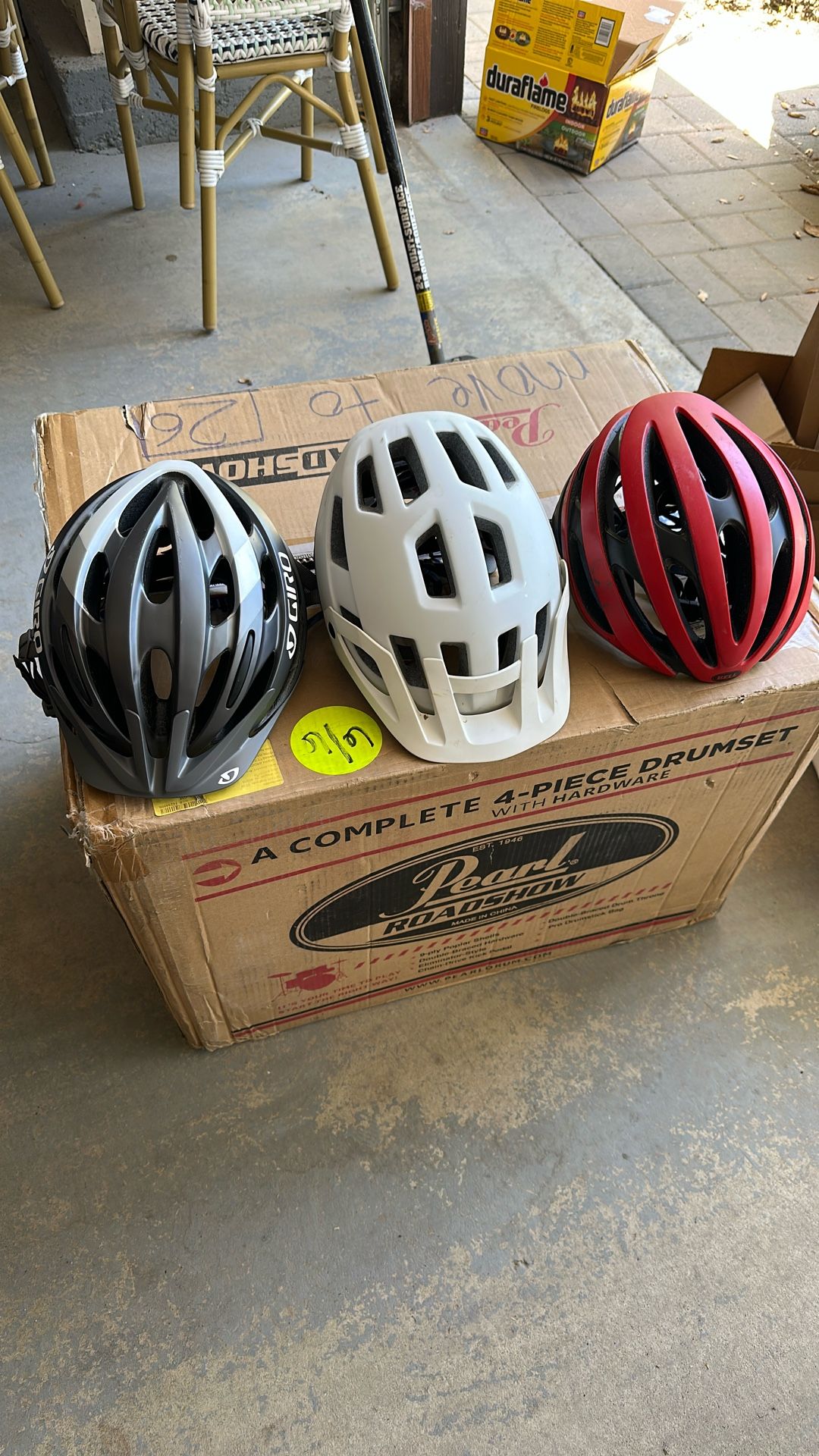 24 inch helmet bike AISSTXOER for Adults, CPSC-Certified 56-62cm Adjustable Road Cycling Helmet, Lightweight, Streamlined & 24-Vent One-Piece Moulded Design, with Detachable Visor (Black Gradient) : Sports & Outdoors ensuring reliable head protection. Bike Helmets Academy Sports 24