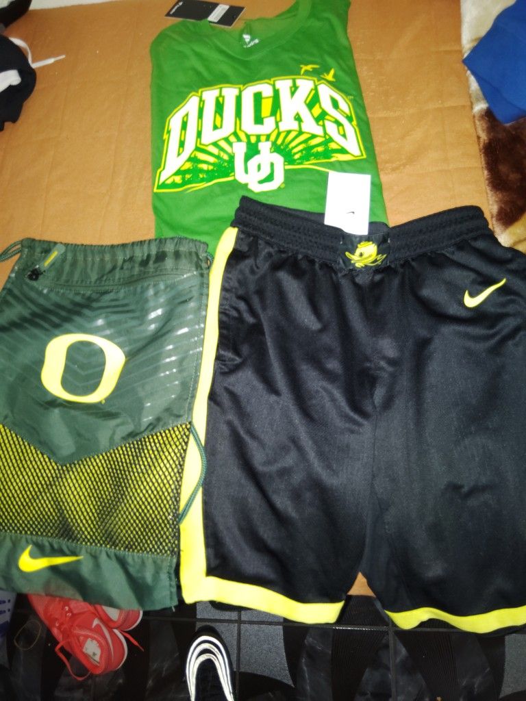 University Of Oregon Fanatic Tshirt Men's Nike Black Oregon Ducks Logo Basketball ShortsNike Oregon Ducks Team Issued Gym Bag