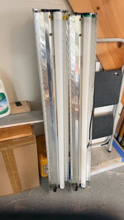 Fluorescent Shop Light Fixture with Bulbs