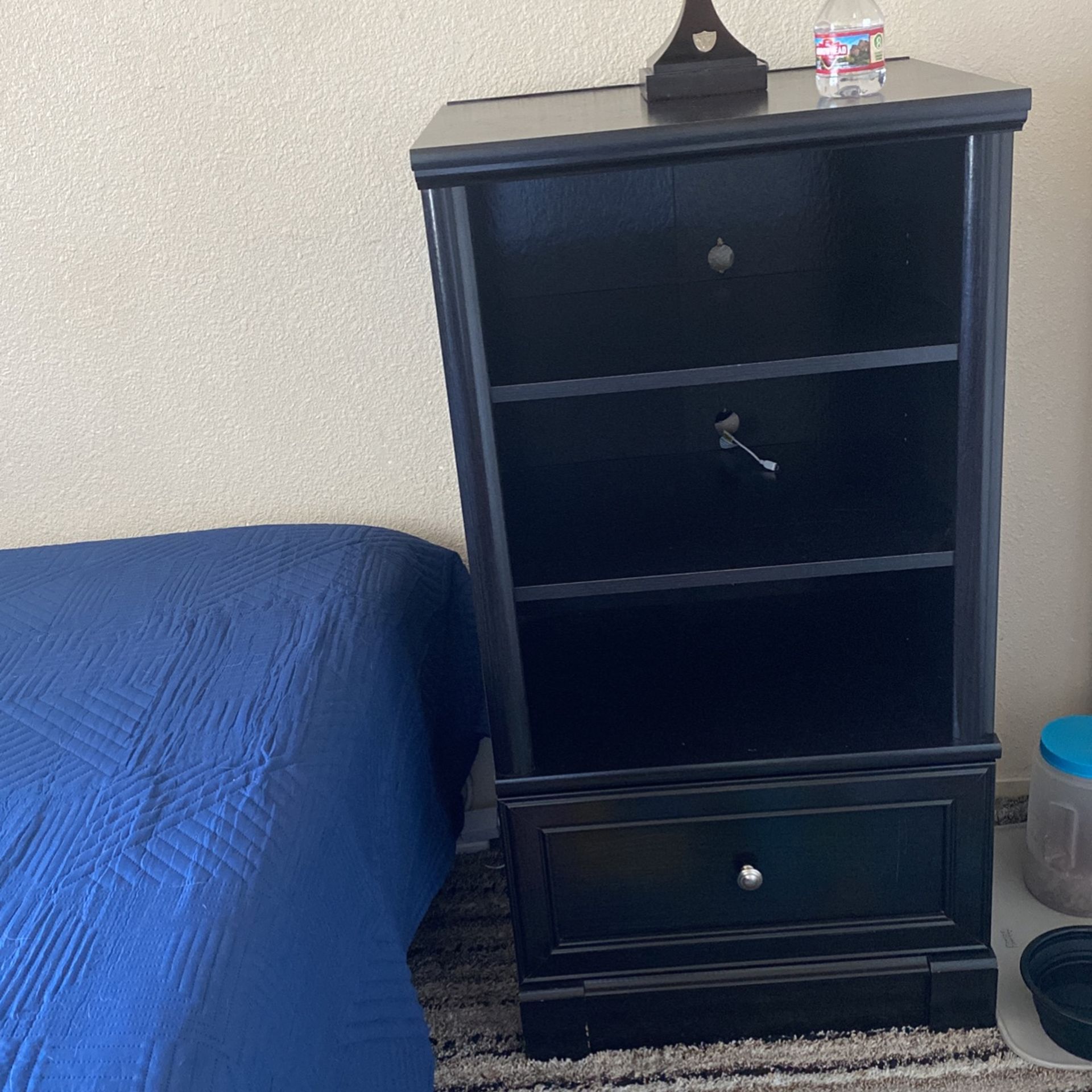 Drawer shelve On Chest Stand