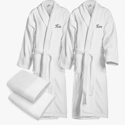 One size MATCHING HIS SND HERS SPA SET WITH MATCHING TOWELS WHITE