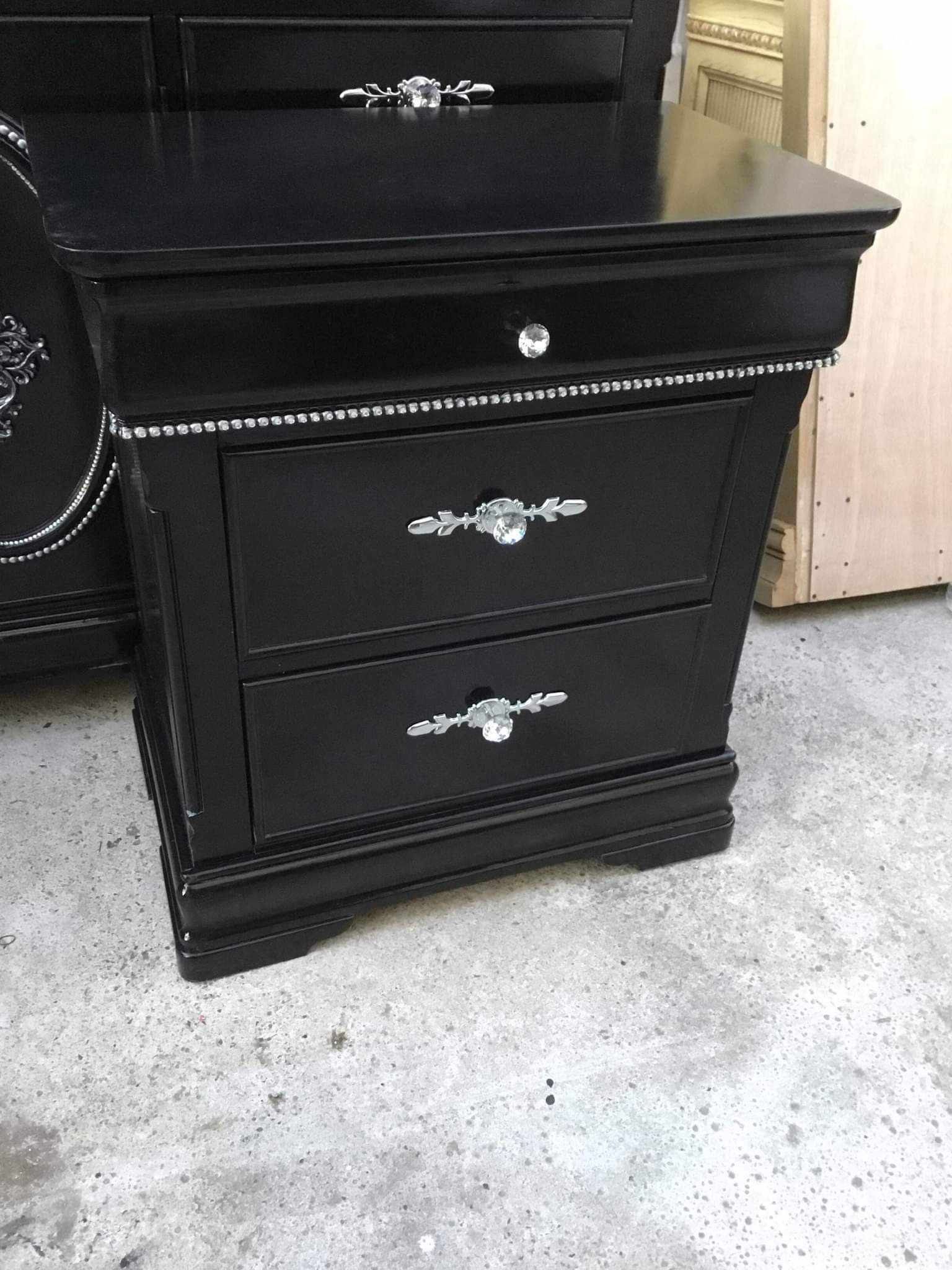 Five Pieces Black Dresser Set Including Two Wooden Large Dressers, nightstands,mirror Set Has Been Refinish! - coffeafoods.com Five Pieces Black Dresser Set Including Two Wooden Large Dressers, nightstands,mirror Set Has Been Refinish! - coffeafoods.com