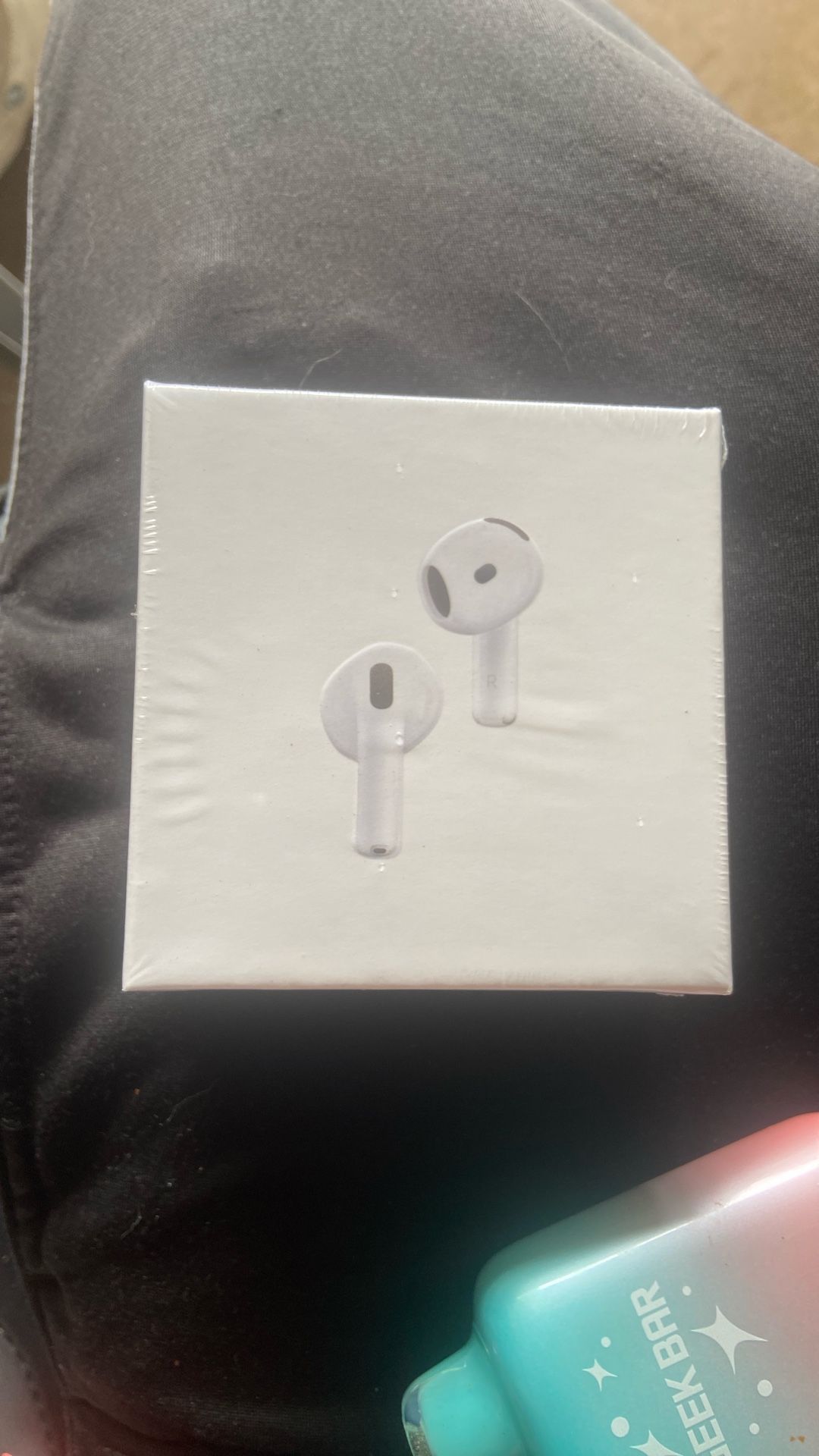 Airpods 4 with noise cancellation