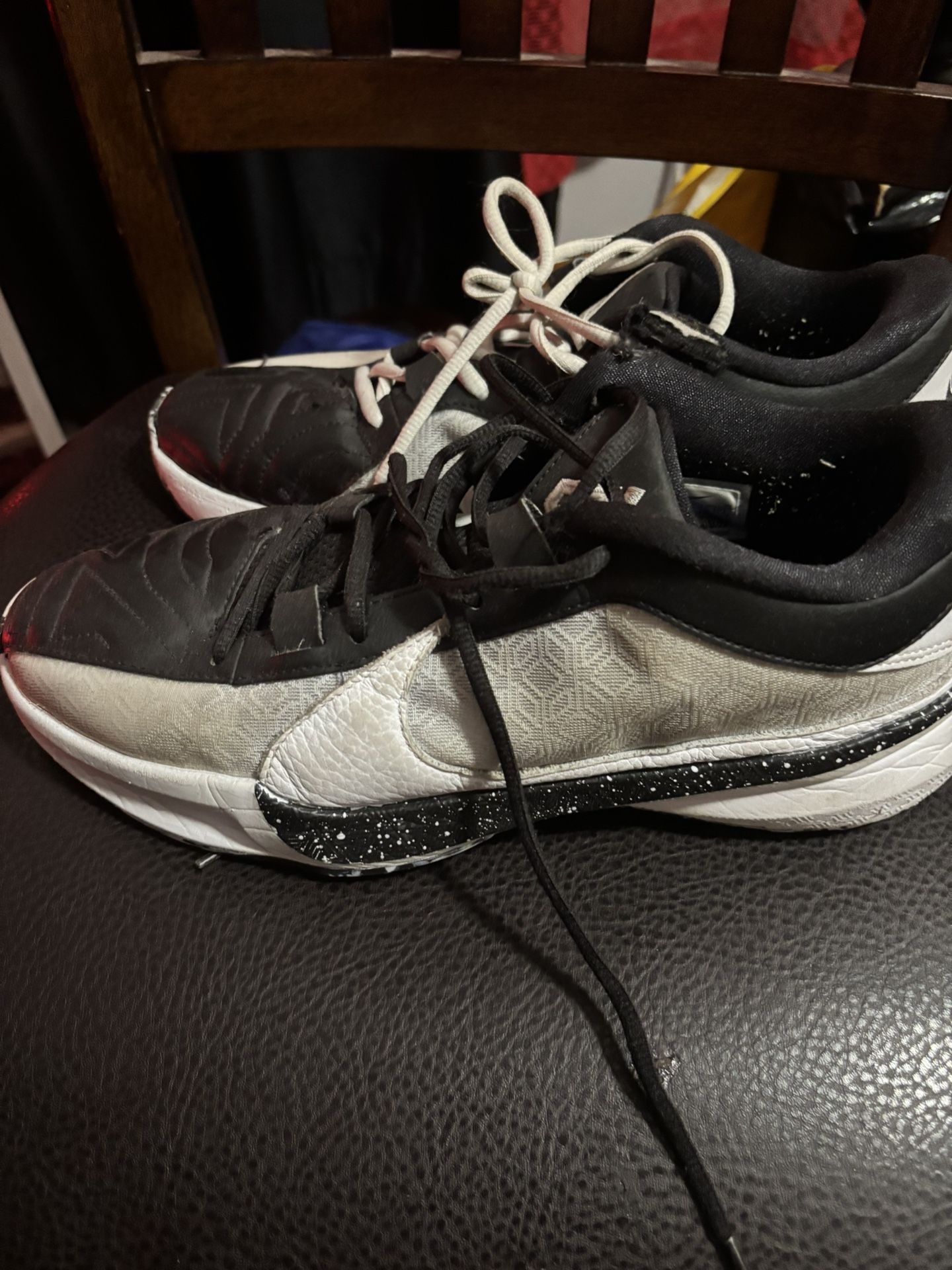 Basketball Shoe Zoom Freak 5