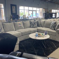 grey sectional 🩶📦 $2,699