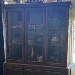 China Cabinet/ Hutch