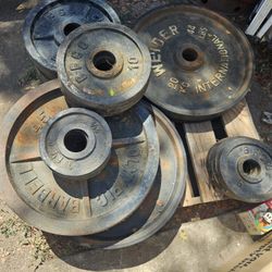 Weight Plates 45lbx2, 44lbx4, 25lbx4, 10lbx4, 5lbx4, 2 1/2lbx5 438.5 lbs total weight. Send me reasonable offers. 
