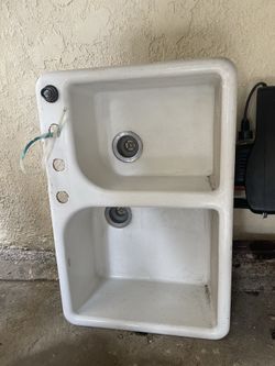Vintage Double Basin Utility/Laundry Sink – White Porcelain