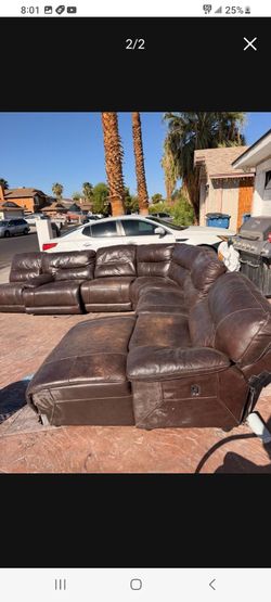 BEAUTIFUL LEATHER SECTIONAL. VERY GOOD CONDITION