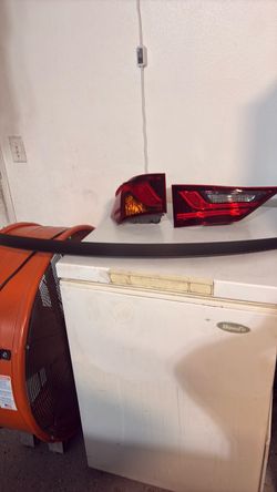 Tesla carbon fiber spoiler