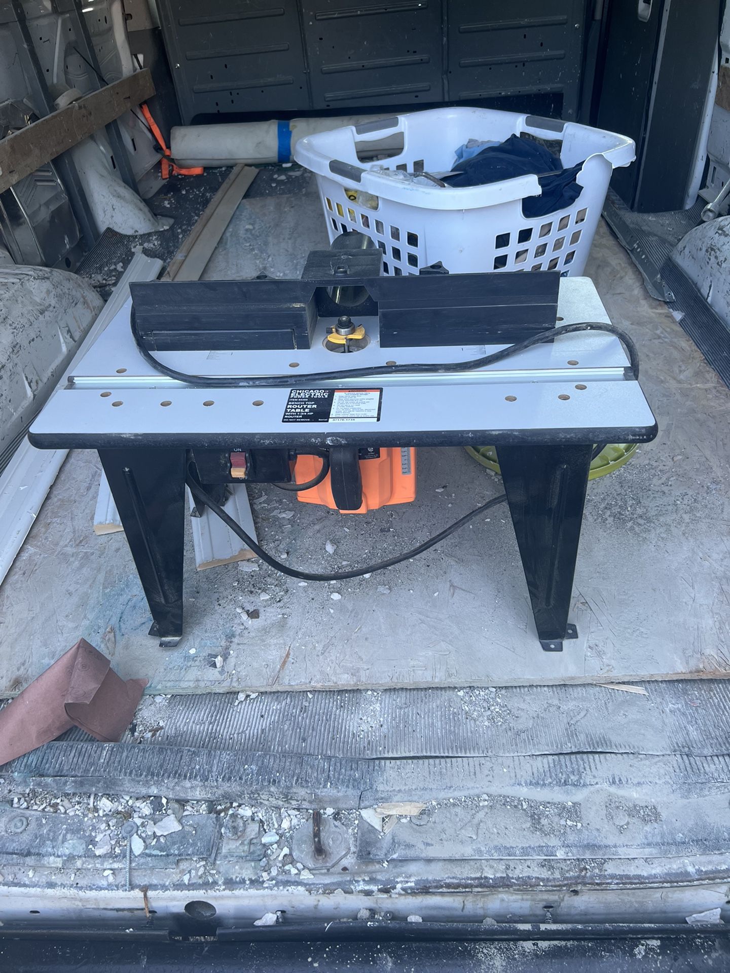 CHICAGO ELECTRIC POWER TOOLS Benchtop Router Table with 1-3/4 HP Router 95380