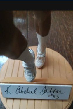Hi I'm selling this Kareem adbul Jabbar Statue