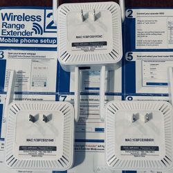 Set Of 3- Wireless  Range Extenders in excellent working condition