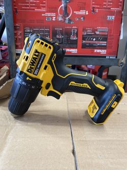 DeWalt 20 volt atomic 1/2” cordless hammer drill dive