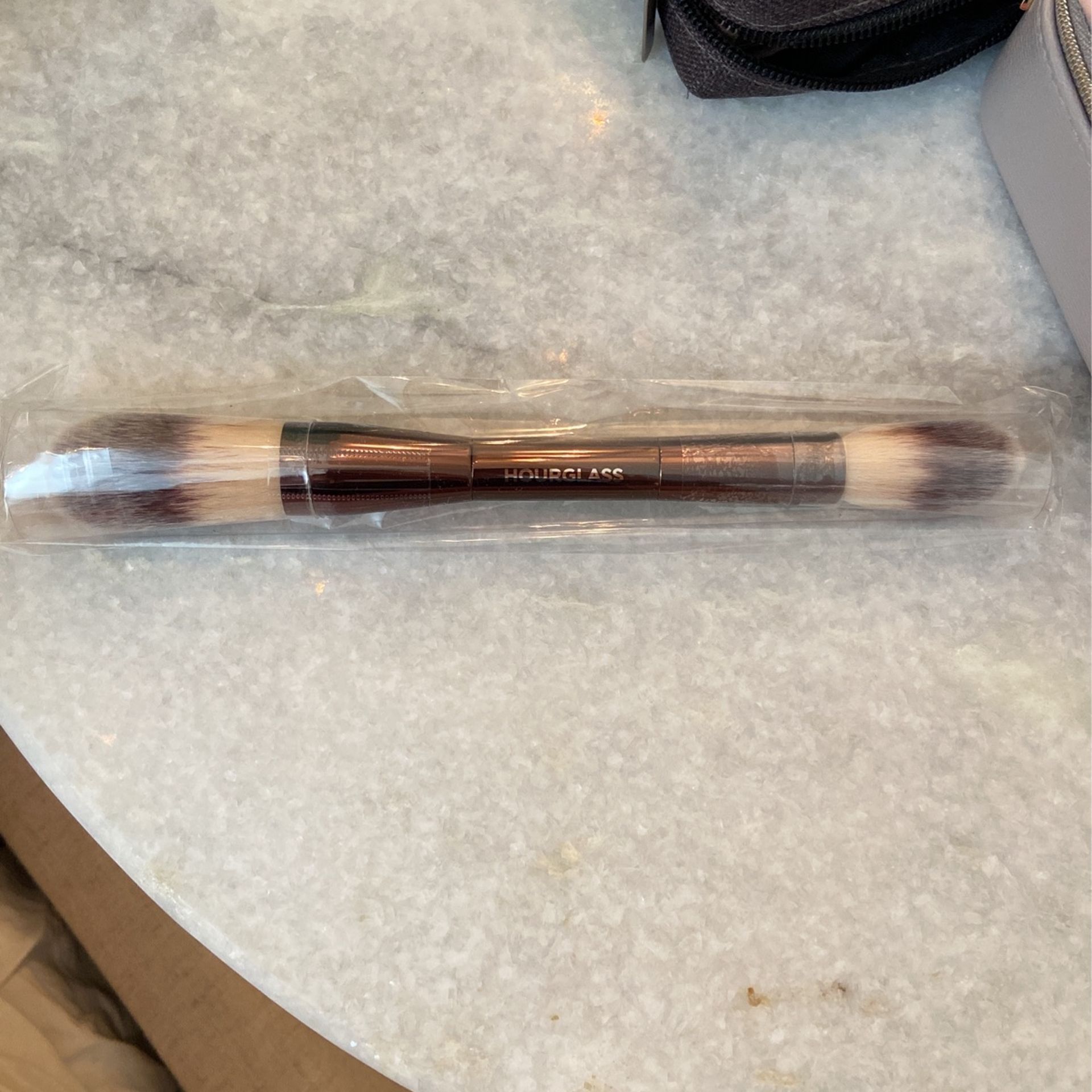 Hourglass Veil Powder Brush 