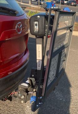 Electric Lift for Wheelchair/Scooter