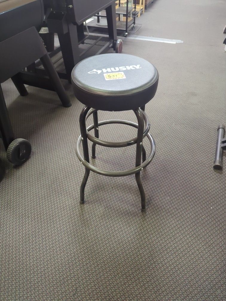 Husky 29 In Shop Stool 360 Swivel Seat