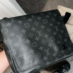 Lv Messenger Black