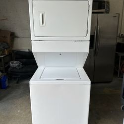 Washerad Dryer Stackable Whirlpool 27" (FREE DELIVERY & INSTALLATION) 2 Months Warranty 