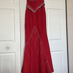 It’s A Beautiful Evening Dress Can Be Worn For any Occasion Made By Party Time The Size Is 6 The Color Is Red 