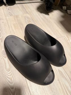 Yeezy women’s hl-02 wedge mule sandals