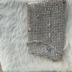 Beautiful Crystal handbag can be used as a clutch or Crossbody