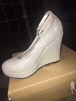Size 7 silver wedges