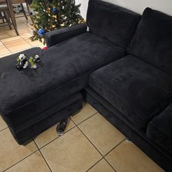 Couch With Movable Chaise.