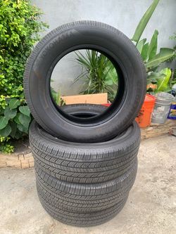 Set of 4 Yokohama Geolandar X-CV G057 all seasons tires