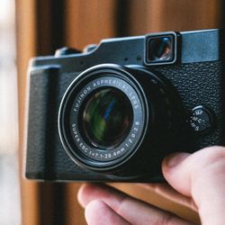 Mint! Fuji X-10 (smaller Than X100 & Zooms)
