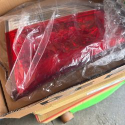 rear lamp toyota sienna  XLE 2013