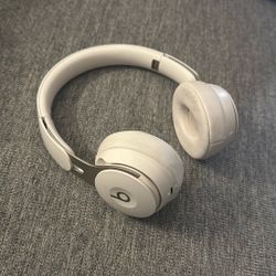 Beats Solo Pro Headphones Wireless Noise Cancelling On-Ear Apple H1 Chi Ivory BN