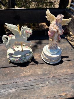 Music figurines and figurines