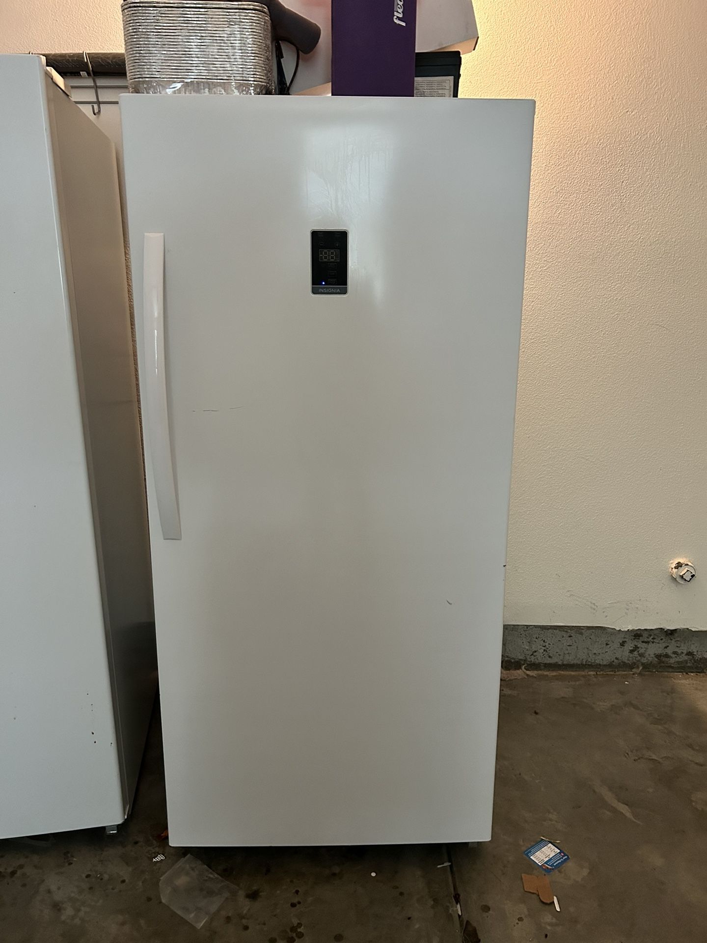 Insignia Refrigertator And Freezer