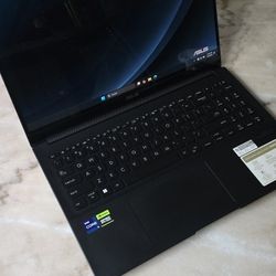 ASUS Creator Laptop Q540 – i9, RTX 3050 – Windows 11 Pro – Original Box + Accessories