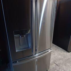 Refrigerator Kenmore Still Looks New 