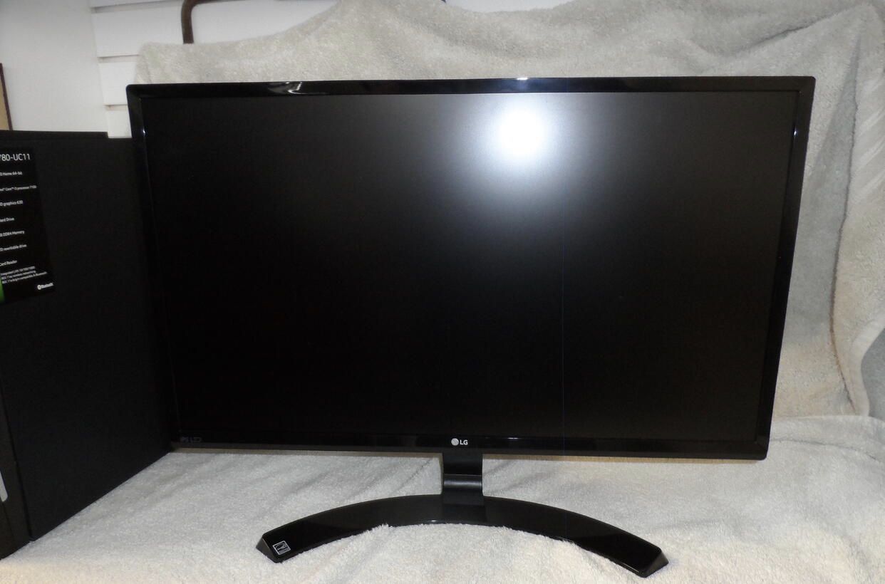 Complete Desk tip computer// Acer Aspire// 24” LG monitor