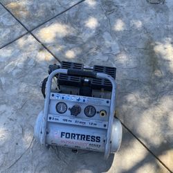 FORTRESS 2 Gallon Quite compressor 