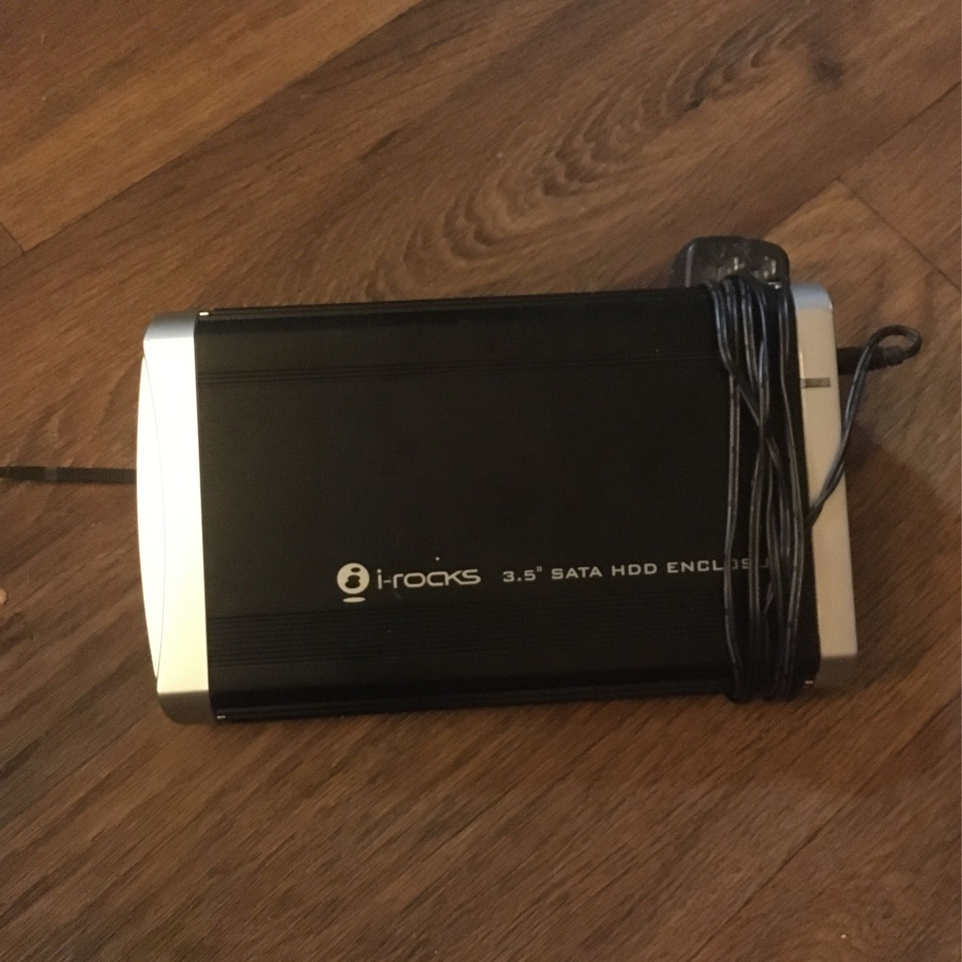 I- Rocks 3.5 Says Had Enclosure