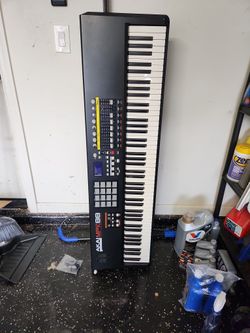 Akai MPK88 MIDI Keyboard