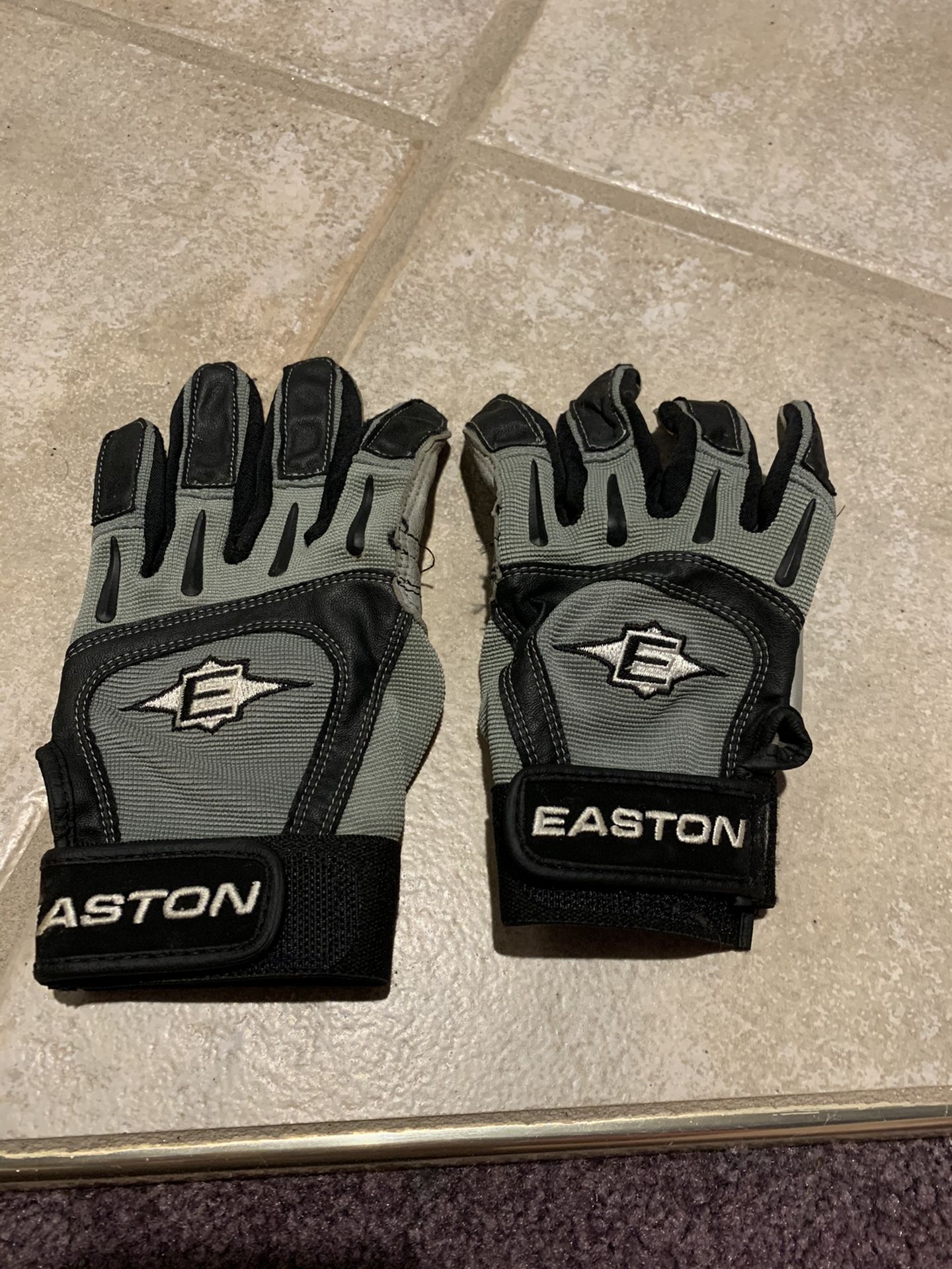 Easton Youth Medium Baseball Batting Gloves L/R