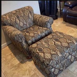 Single Chair With Ottoman 