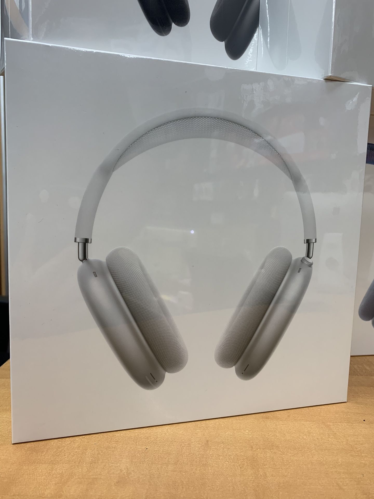 Apple AirPods Max Wireless Over-Ear Closed-Back Headphones (other Accessories Also Available)