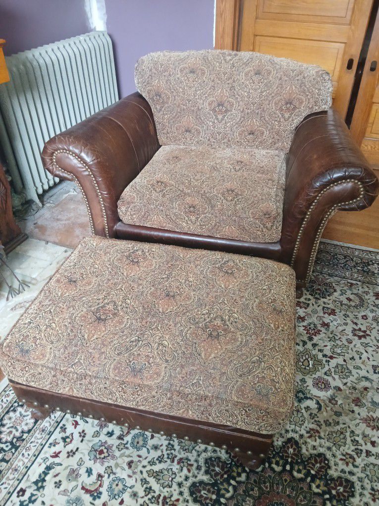 Oversized  Chair With Ottoman