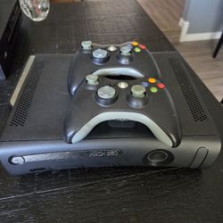 Xbox 360 Console With 2 Controllers 