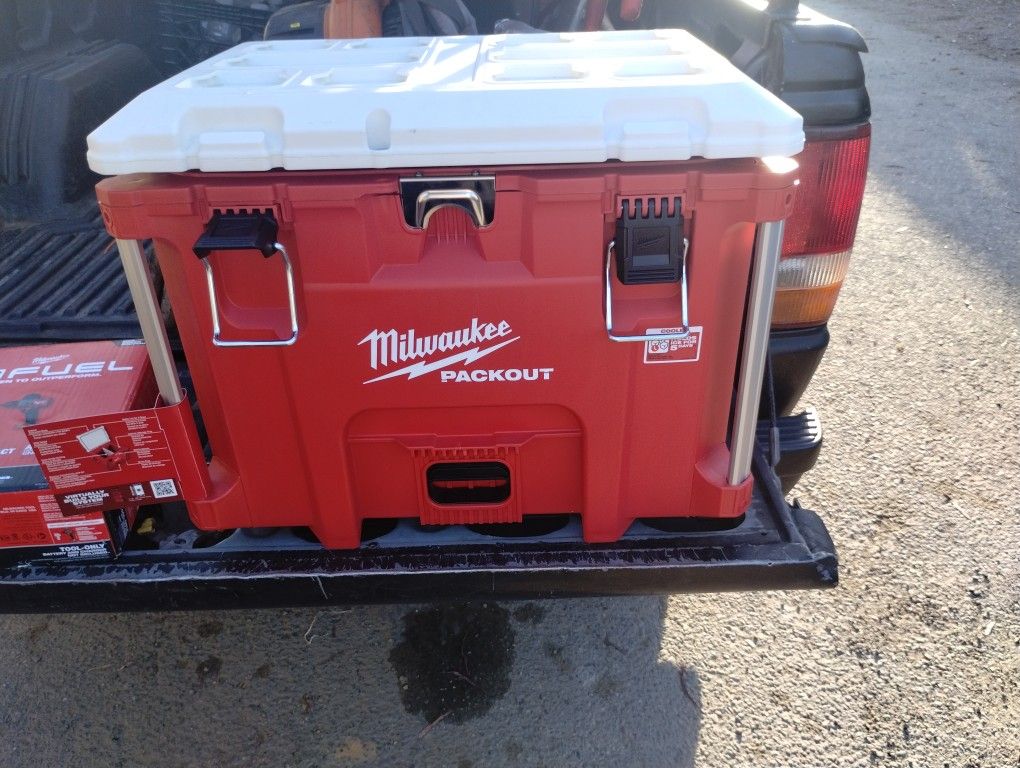 Milwaukee Packout Cooler 