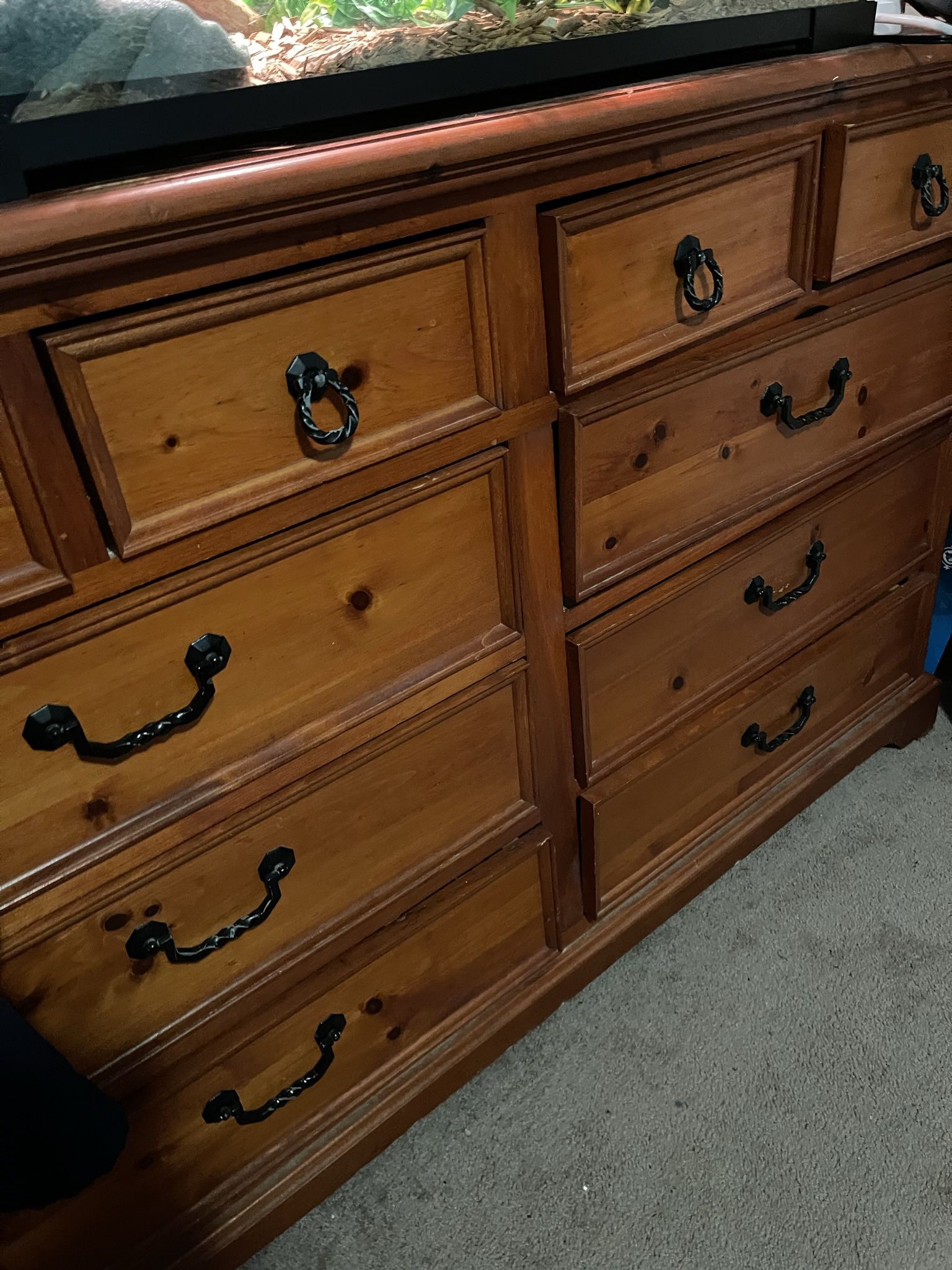 Queen Size Bed With Dresser