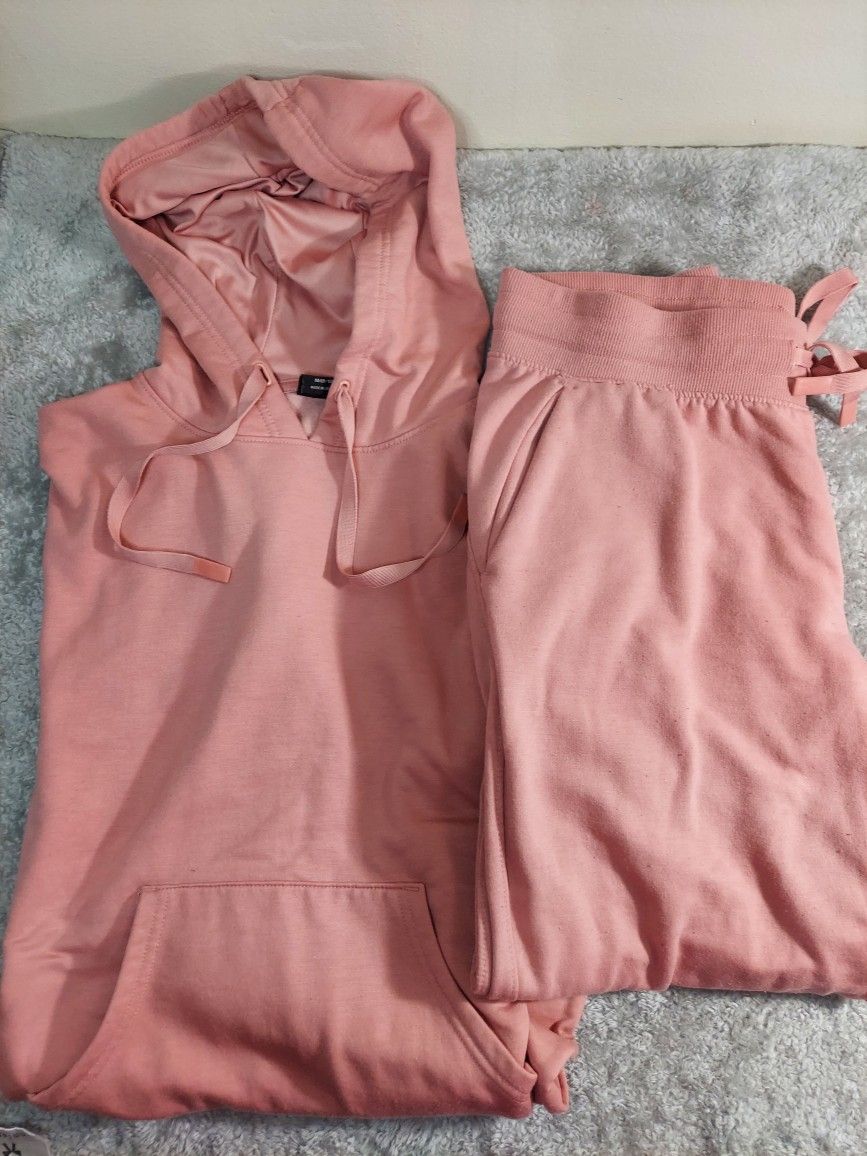 Athletic Works Woman's Hoodie & Sweatpants Must Pick Up