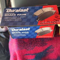 2020  Nissan centra    Brake    De  enfrente  nuevas