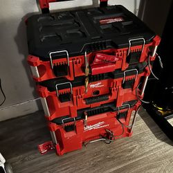 Milwaukee Pack Out Tool Box 